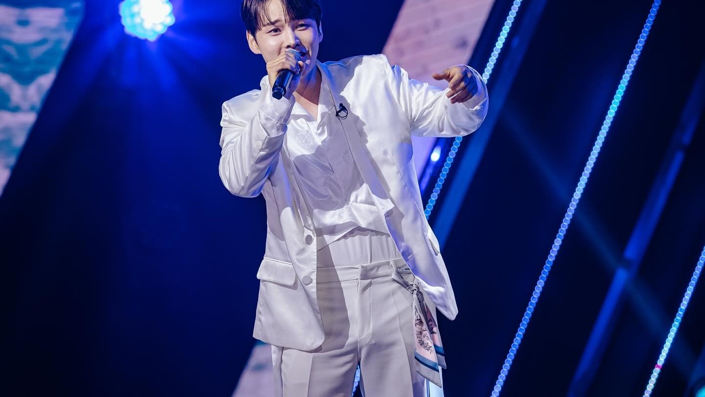 박서진의 모습 — 콘서트 무대에서 노래